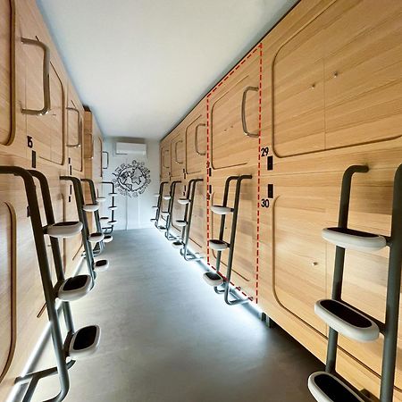 Airone Capsule Hotel Хоубарт Екстериор снимка