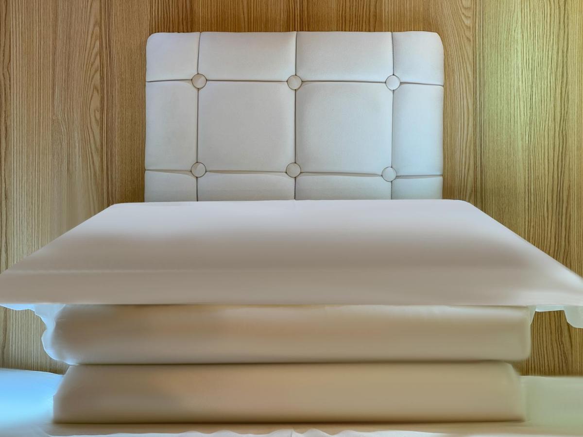 Airone Capsule Hotel Хоубарт Екстериор снимка